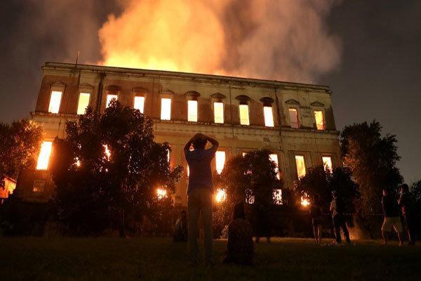 برزیلی ها بی توجهی دولت را عامل آتش سوزی موزه می دانند